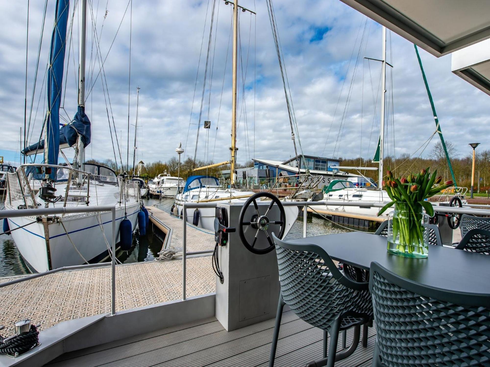 Waterlodge Blue Lagoon On A Jetty For 4 People Kamperland Exterior foto