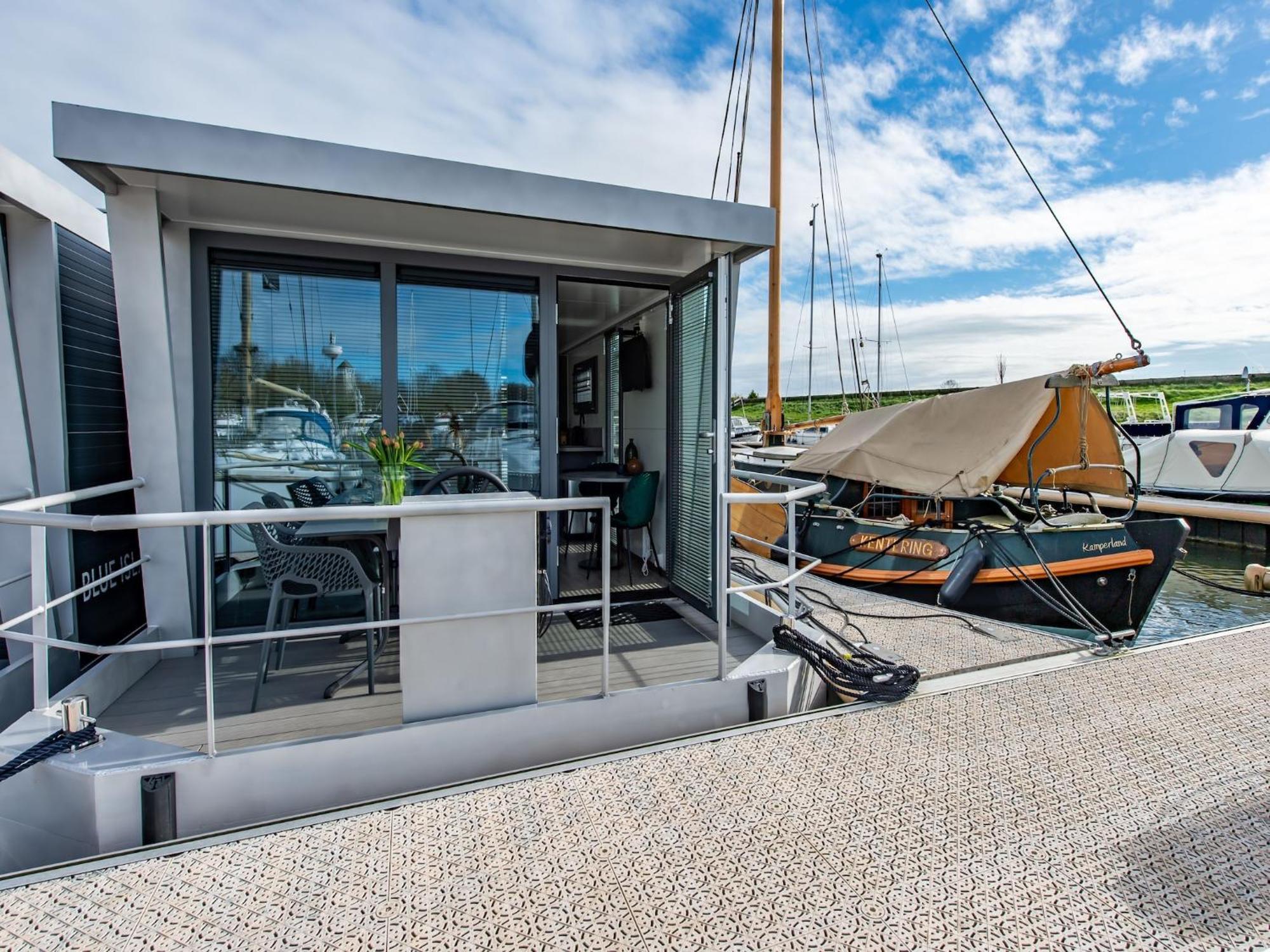 Waterlodge Blue Lagoon On A Jetty For 4 People Kamperland Exterior foto