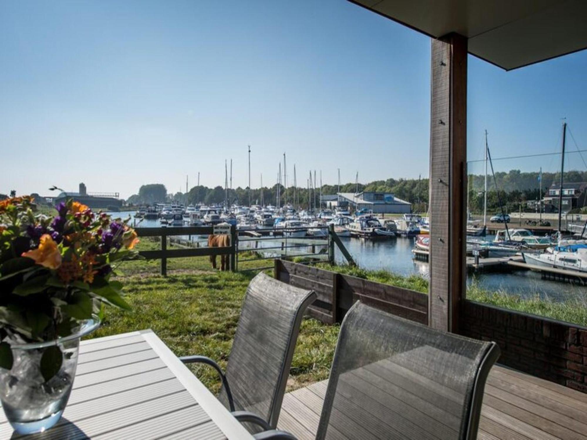 Waterlodge Blue Lagoon On A Jetty For 4 People Kamperland Exterior foto